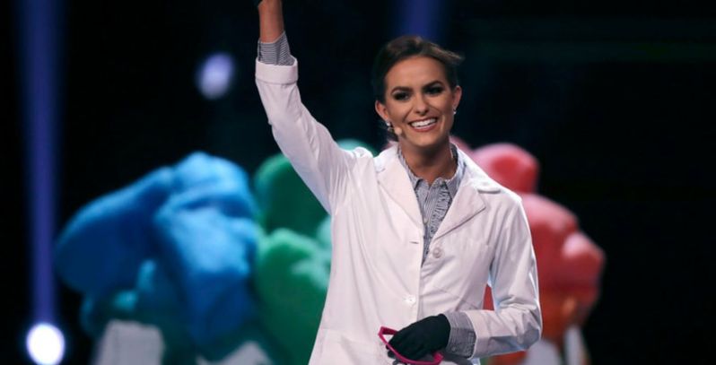 Биохимик выигрывает Мисс Америка 2020, демонстрируя научный эксперимент в качестве своего особого таланта