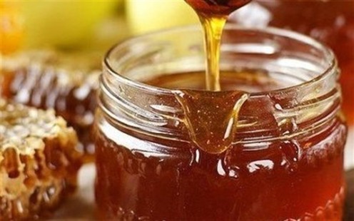 По каким признакам можно от­личить фальсифицированный мед от натурального?